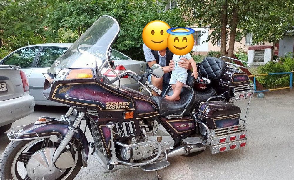 Продаю мотоцикл Honda Gold wing 1100