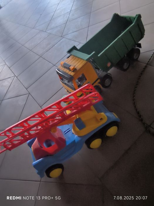 Auto  duże ciężarówka przyczepa