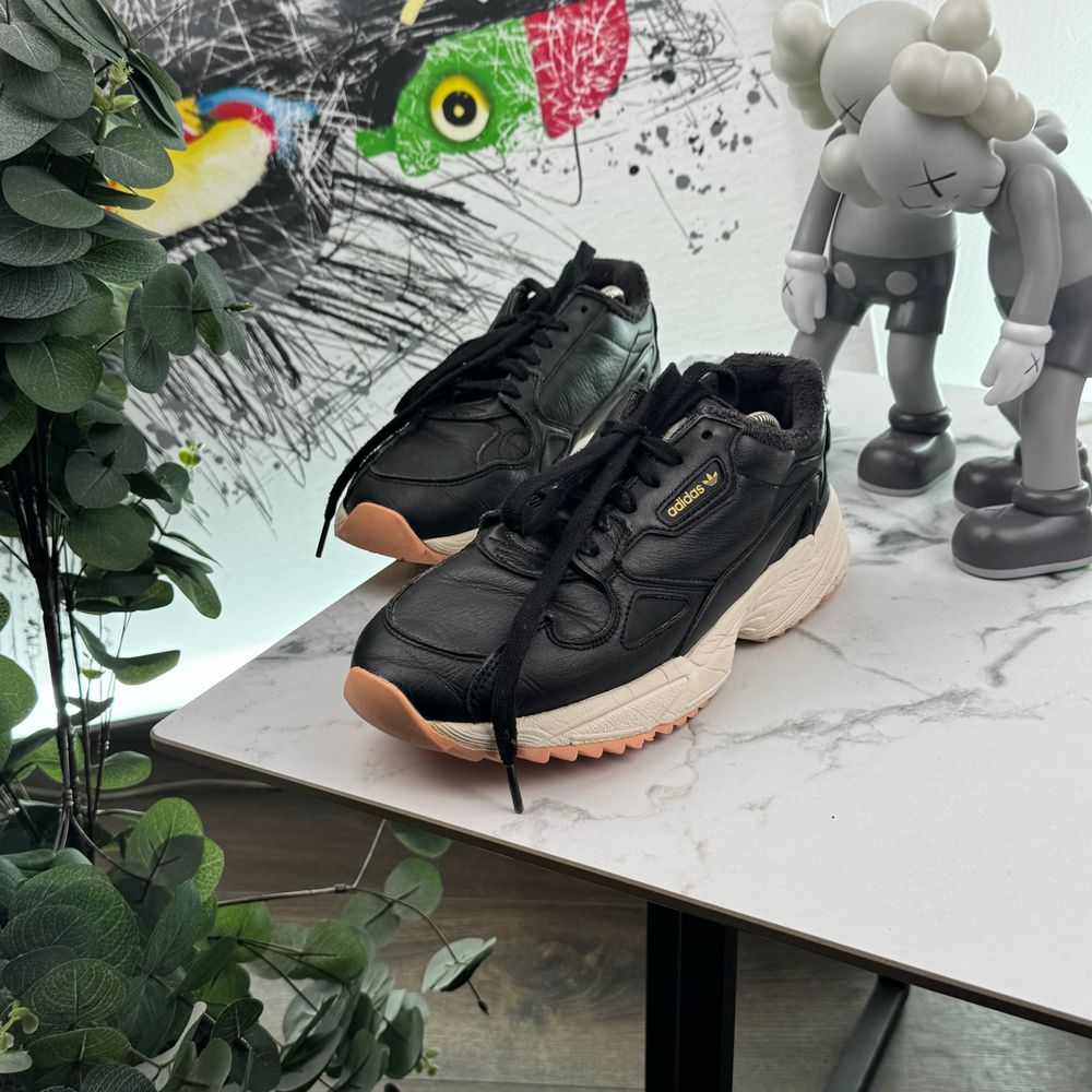 Кросівки шкіряні Adidas Falcon 40.5 розмір 2929