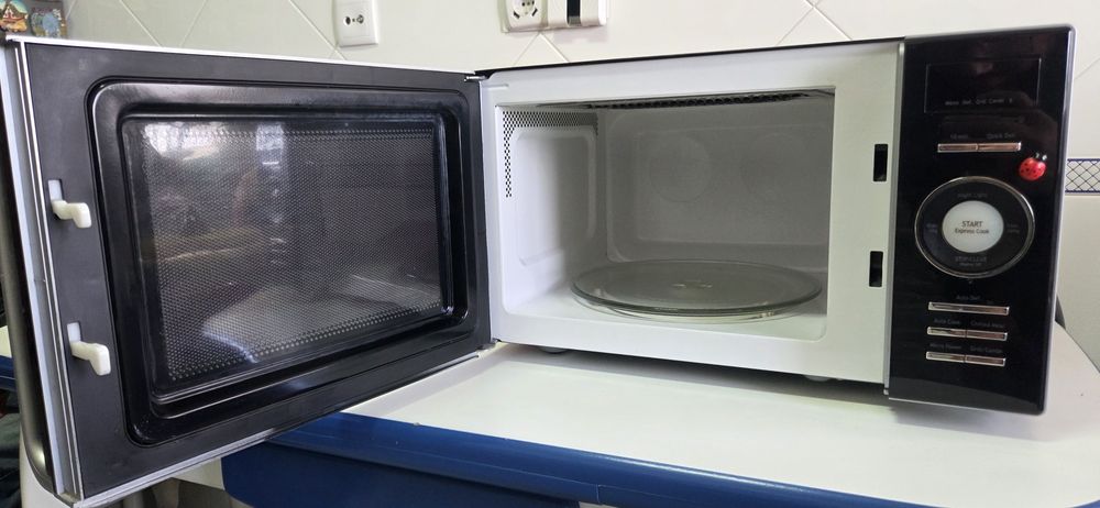 Microondas Daewoo 23 Litros preto + GRILL