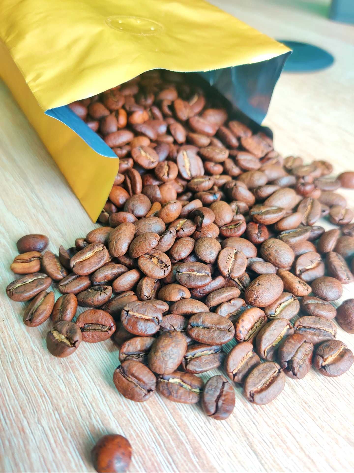 Великолепный кофе в зернах - Купаж 80% арабика 20% робуста 1 кг