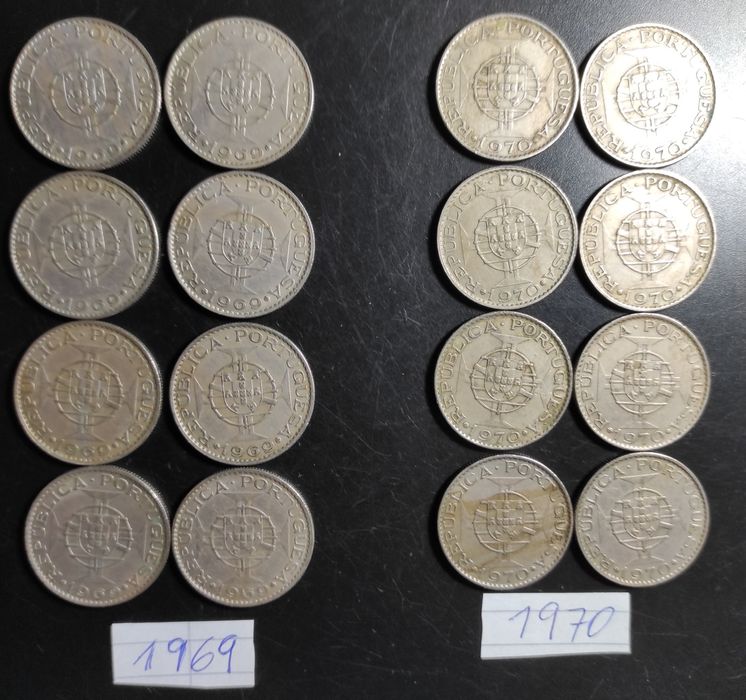 Lote de 16 moedas de 10 escudos de Angola, 8 de 1969 e 8 de 1970.