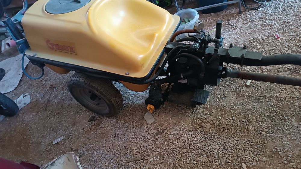 Pulverizador 200 litros