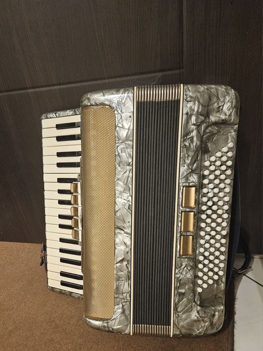 Sprzedam akordeon z futerałem

Na sprzedaż klasyczny