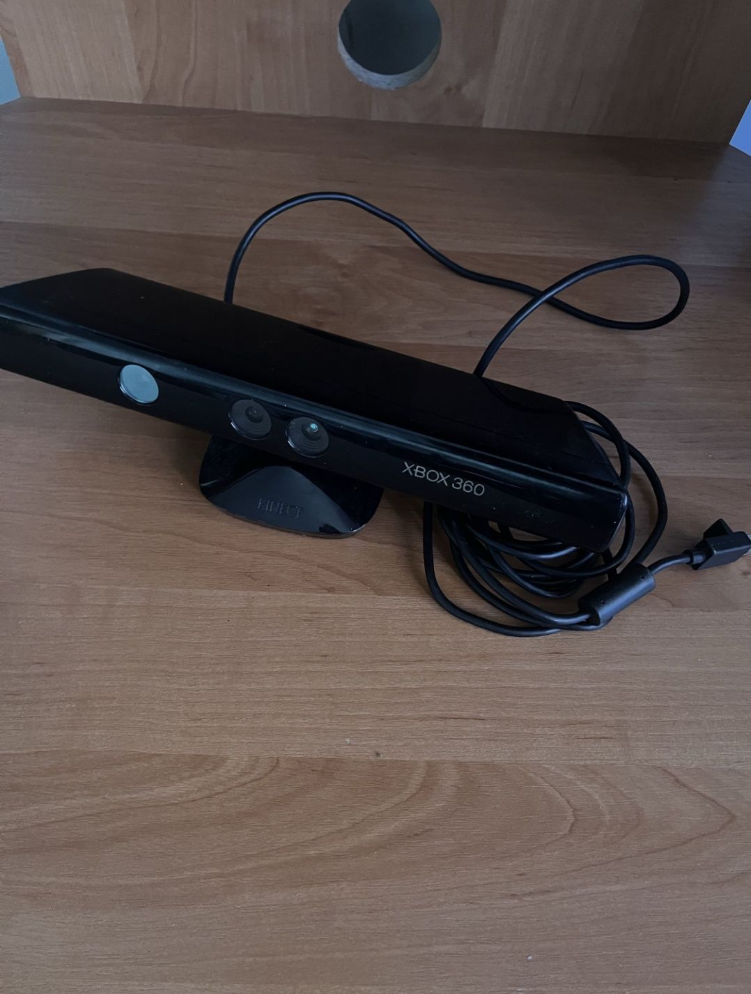 Продам X box 360 e 1 tb (freeboot)+kinnect+2 джойстика
