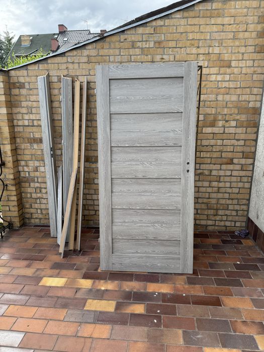 Komplet drzwi z ościeżnicą – szare drewno, lewe, 90 cm