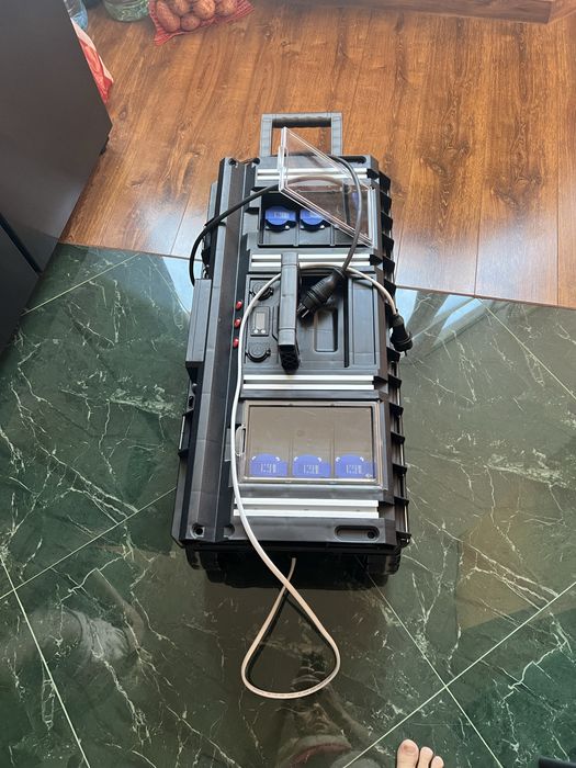 Зарядная станция  емкостью 880ватт инвертор 2000 ватт