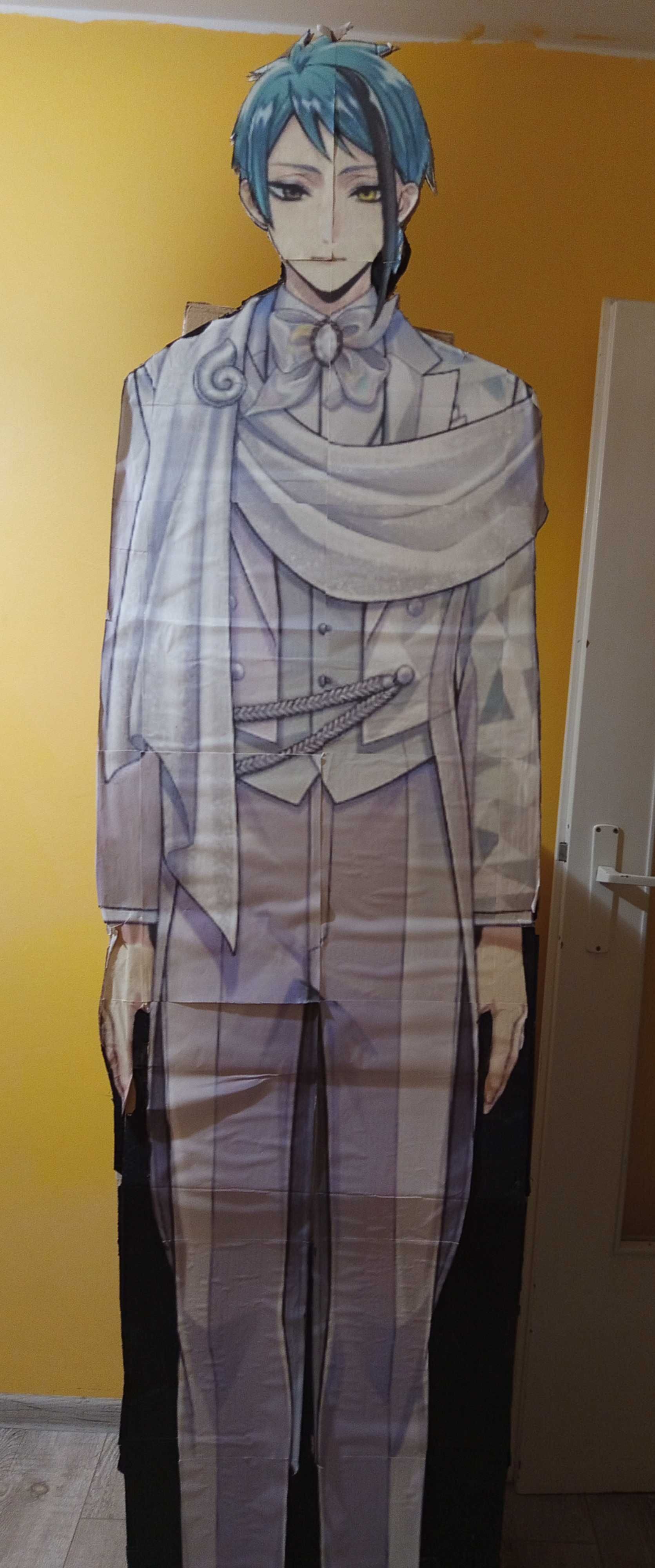 Unikalny kartonowy stand postaci anime – ponad 2 metry wysokości!