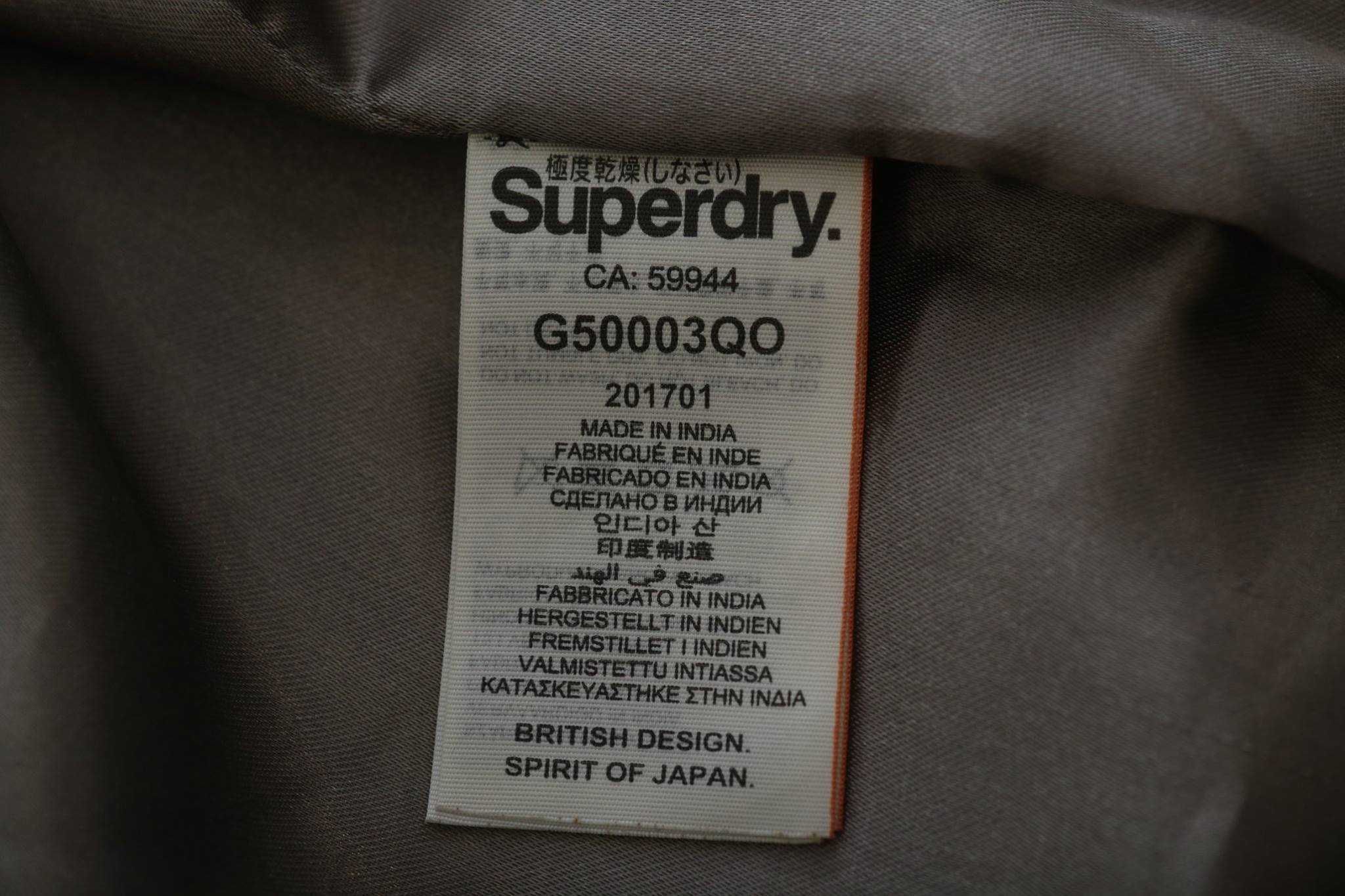 Женская кожаная куртка SUPERDRY, светло-коричневого цвета.