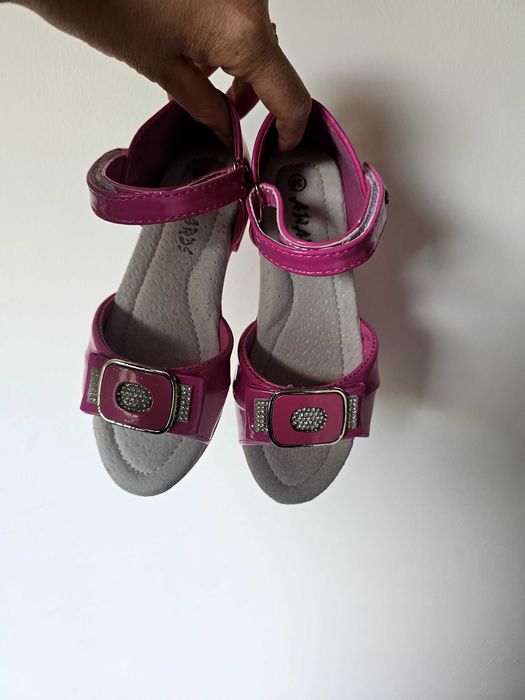 Sandały usztywniany zapiętek skórzana profilowana wkładka r32