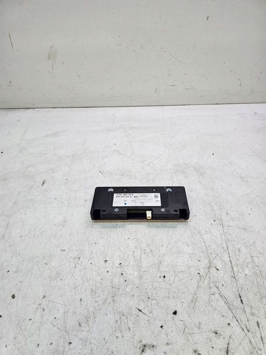 WZMACNIACZ ANTENOWY AUDI A4 B6 CABRIO 8H0035225S