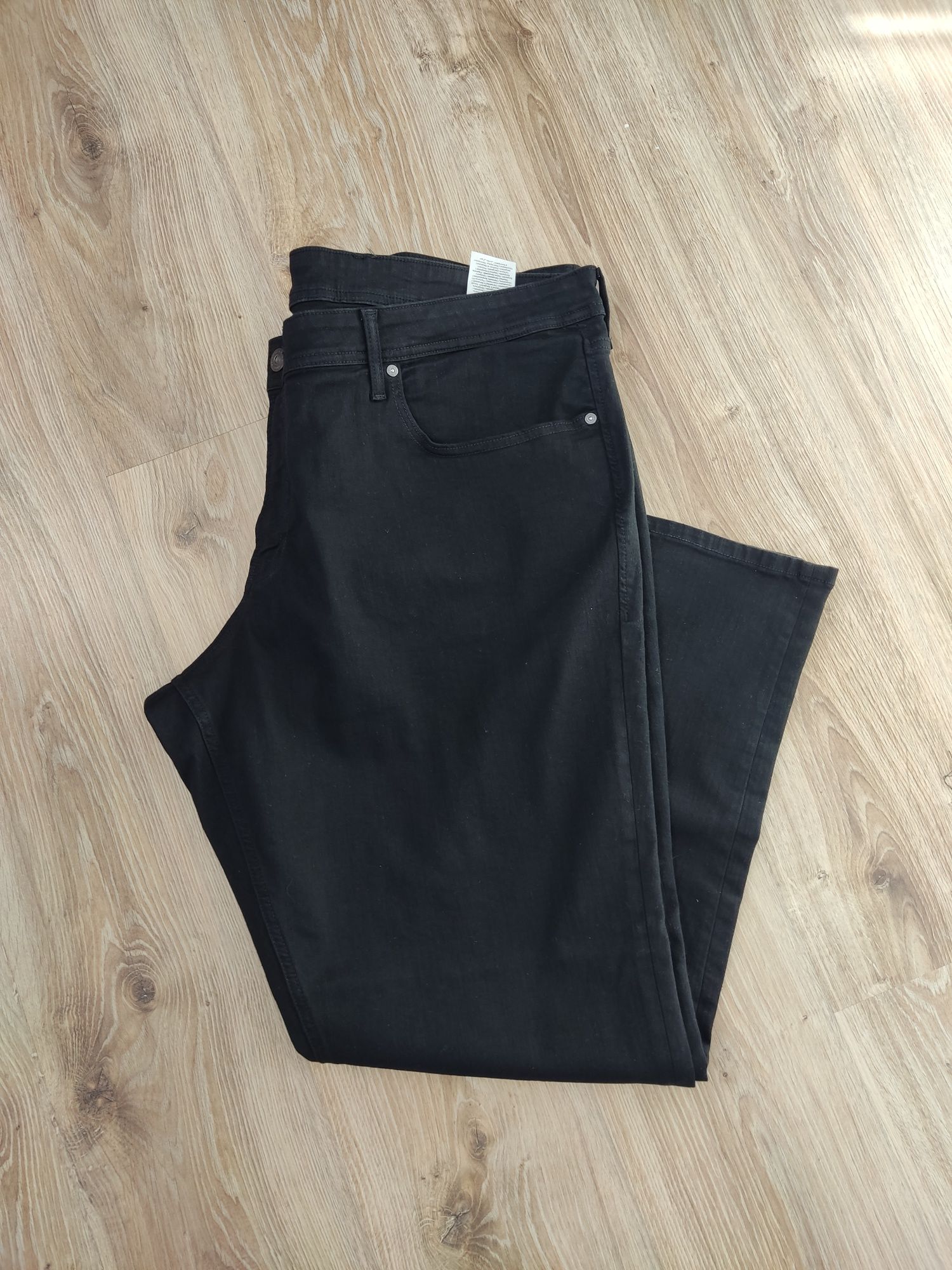 Spodnie czarne Jack& Jones rozmiar 48