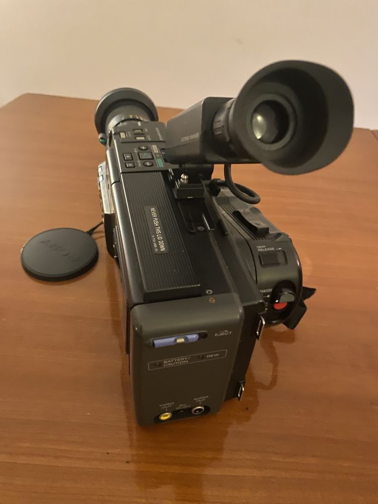 Sony CCD-V50E - Vintage Handycam 1987