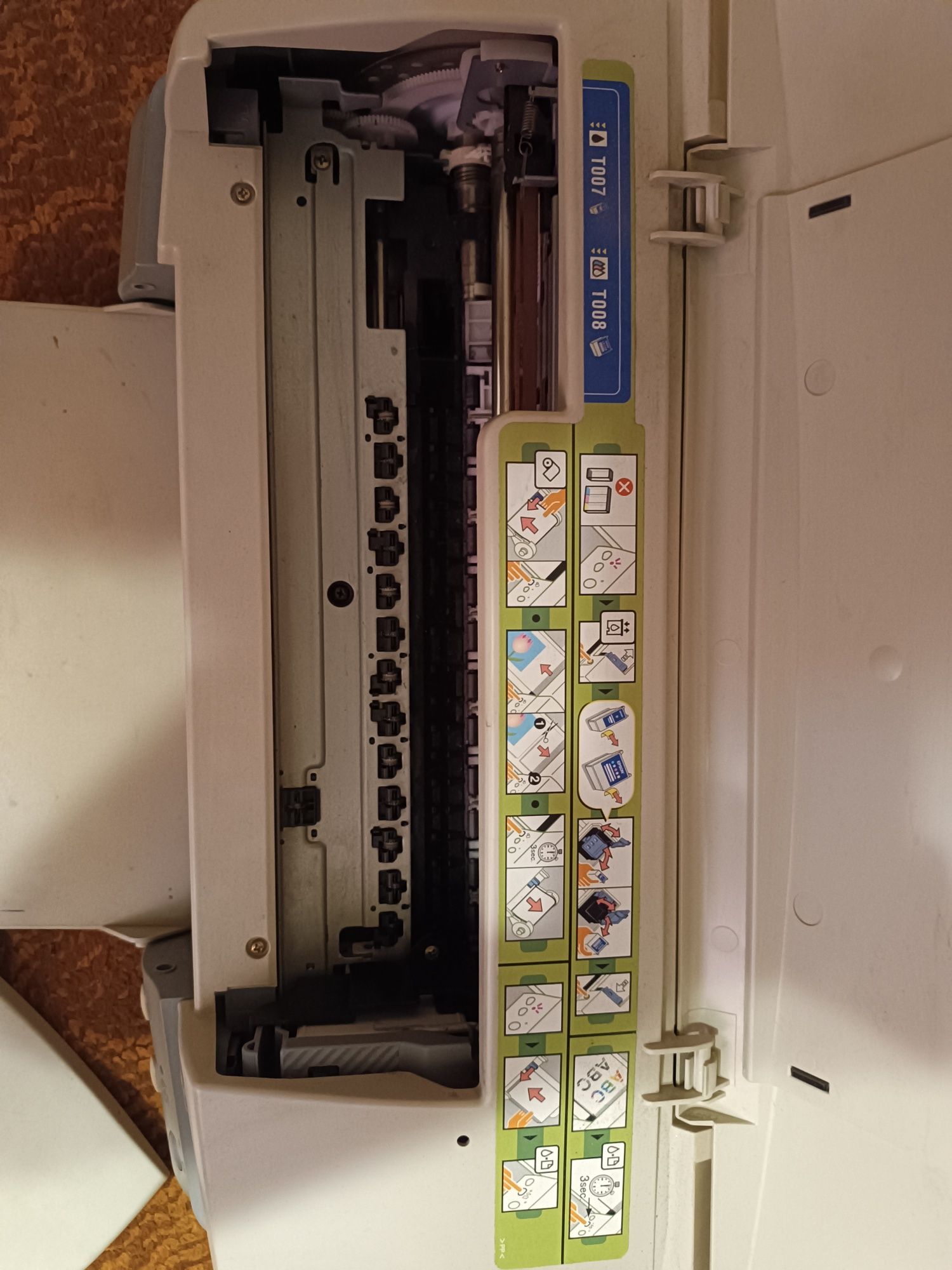 Продам на запчасти принтер Epson