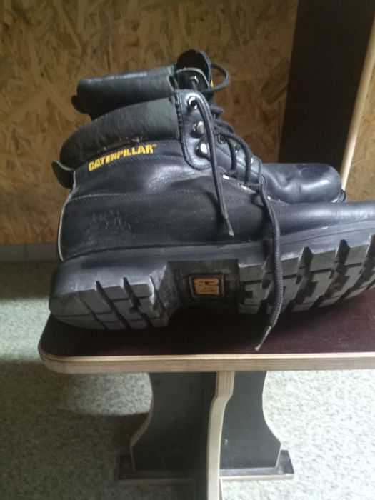Продам фірмові робочі ботинки "CAT"