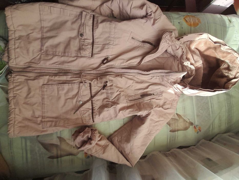 Куртка  женская с меховым капюшоном