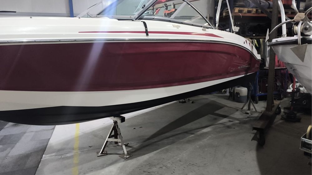 Barco Chaparral H2O 19