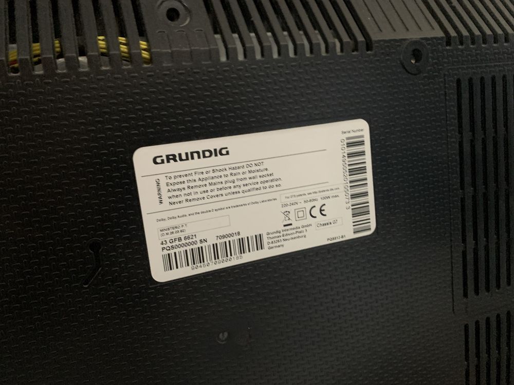 Продам Grundig 43 CFB6621, у гарному стані. З коробкою. Wifi.