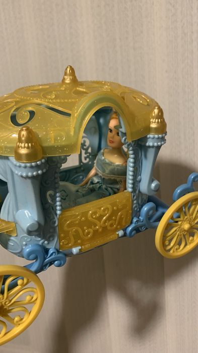 Карета з Попелюшкою