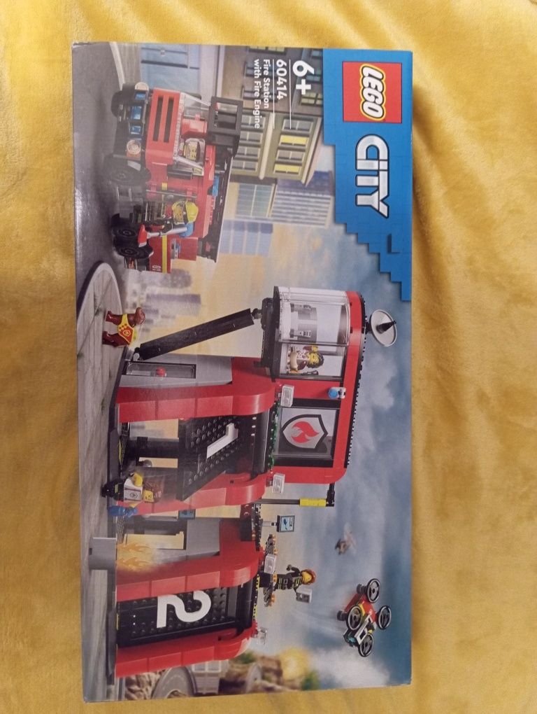 LEGO City 60414 Remiza Strażacka z wozem strażackim