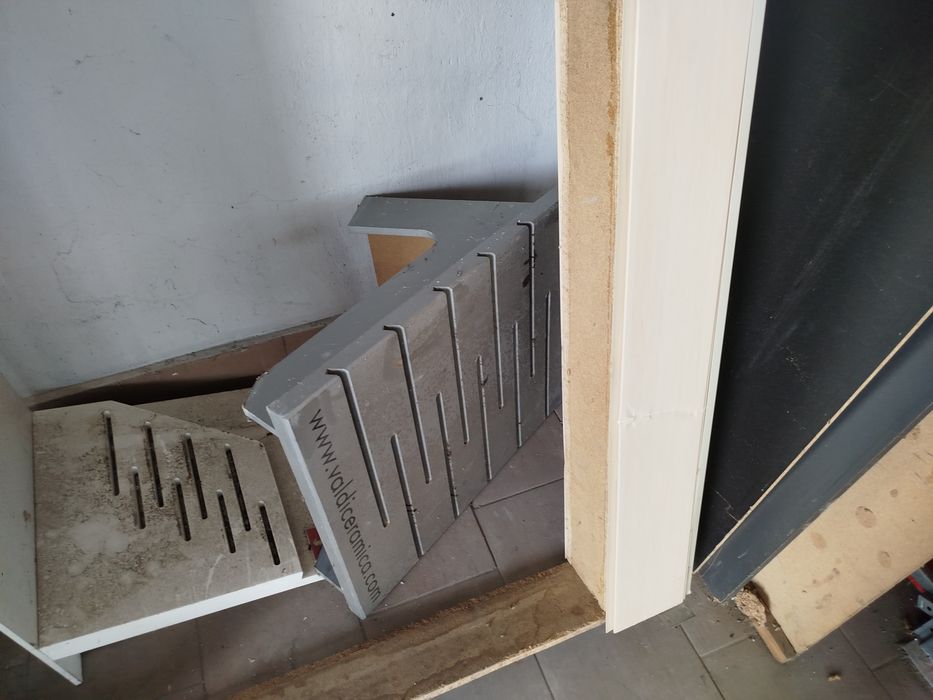 Za darmo PŁYTY MDF WIÓROWE biurka / szafy ekspozytory