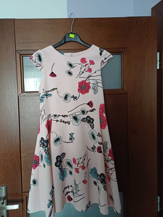 Sukienka w kwiatki 140