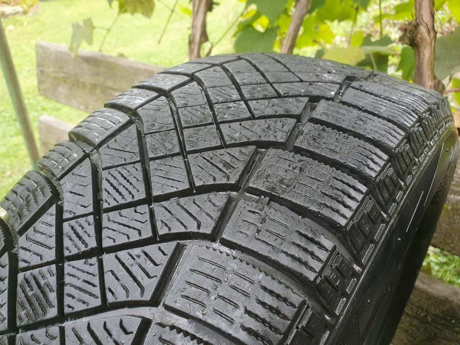 ЗИМОВА  Добра  резина 205×55 R16  Pirelli 2 шт