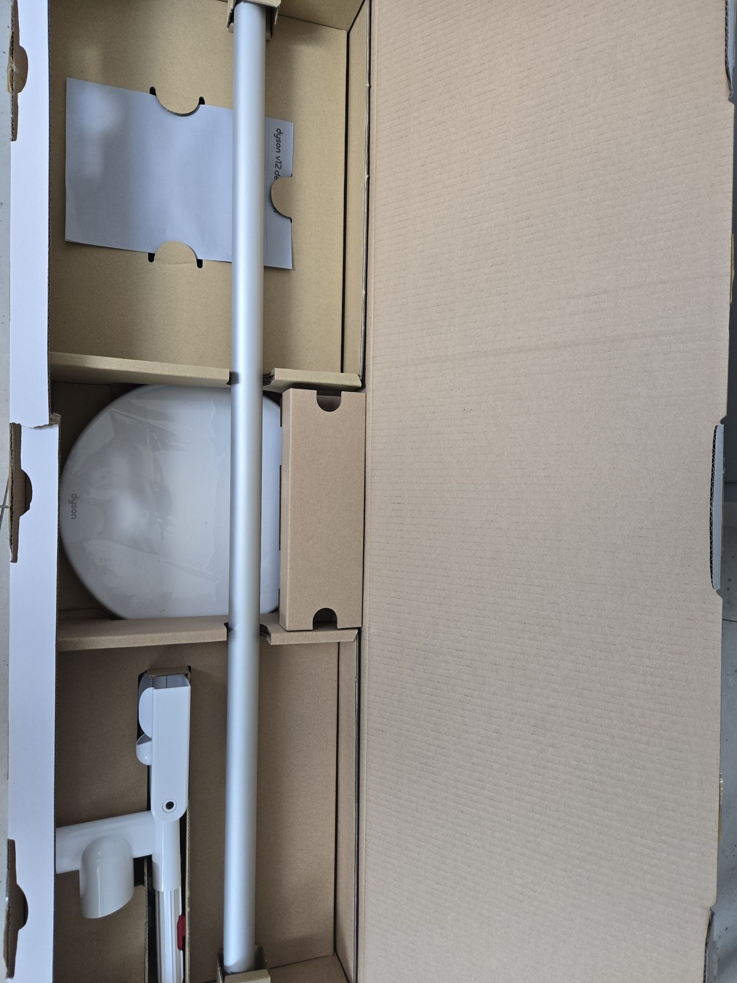 Stacja dokująca Grab and Go do Dyson V12