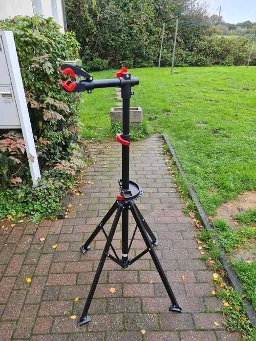 Nowy stojak serwisowy na rower Kesser