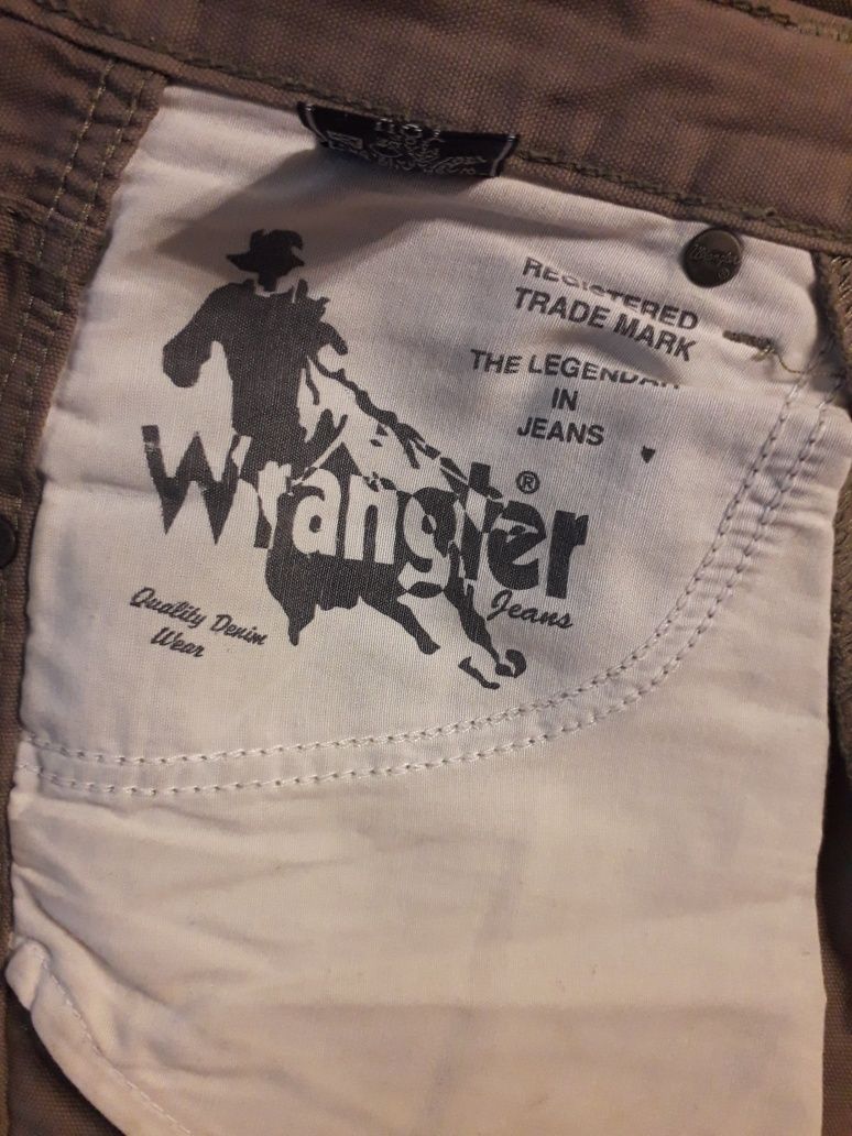 Джинсы Wrangler.