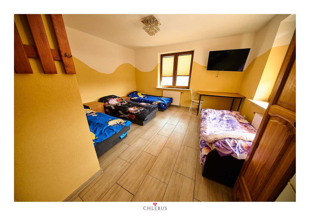 BLISKO PKP Turystom, Budowlacom   DUZA SALA