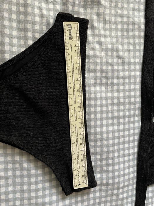 жіночий чорний купальник