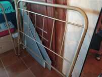 Cama de ferro completa com rodas