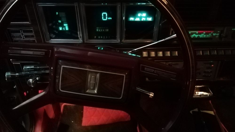 Samochód Zabytkowy Lincoln Continental Mark VI 5.0V8