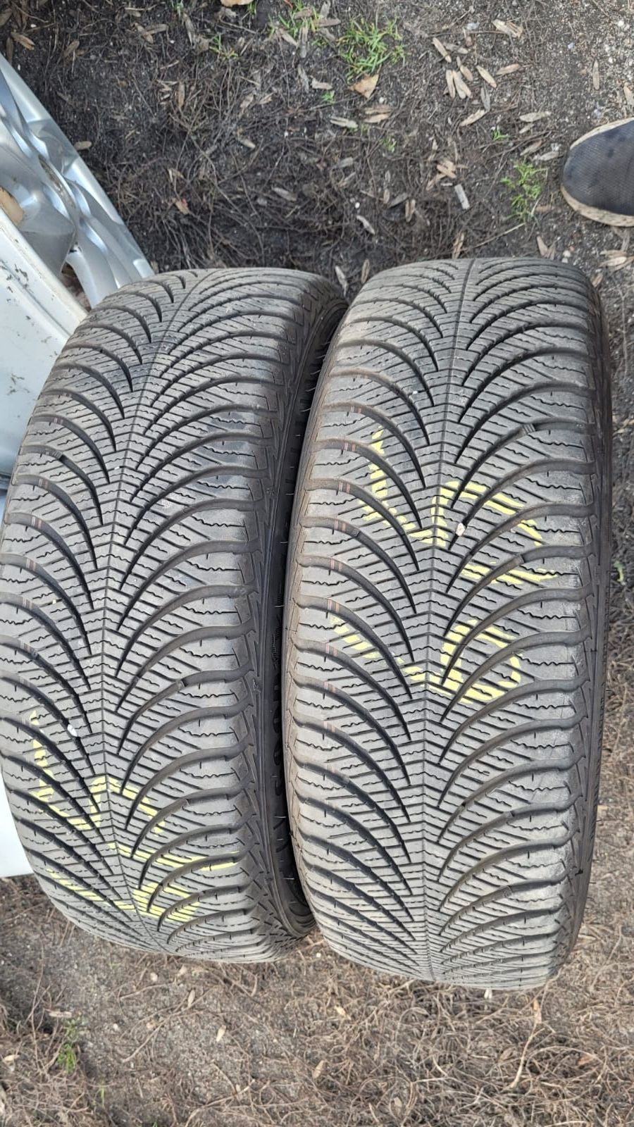 Opony całoroczne 195/55r16 para Goodyear 6.5mm+Gratis