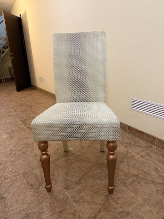 Стілець деревʼянний. Стілець мʼякий. Стулья мягкие. Стулья деревянные