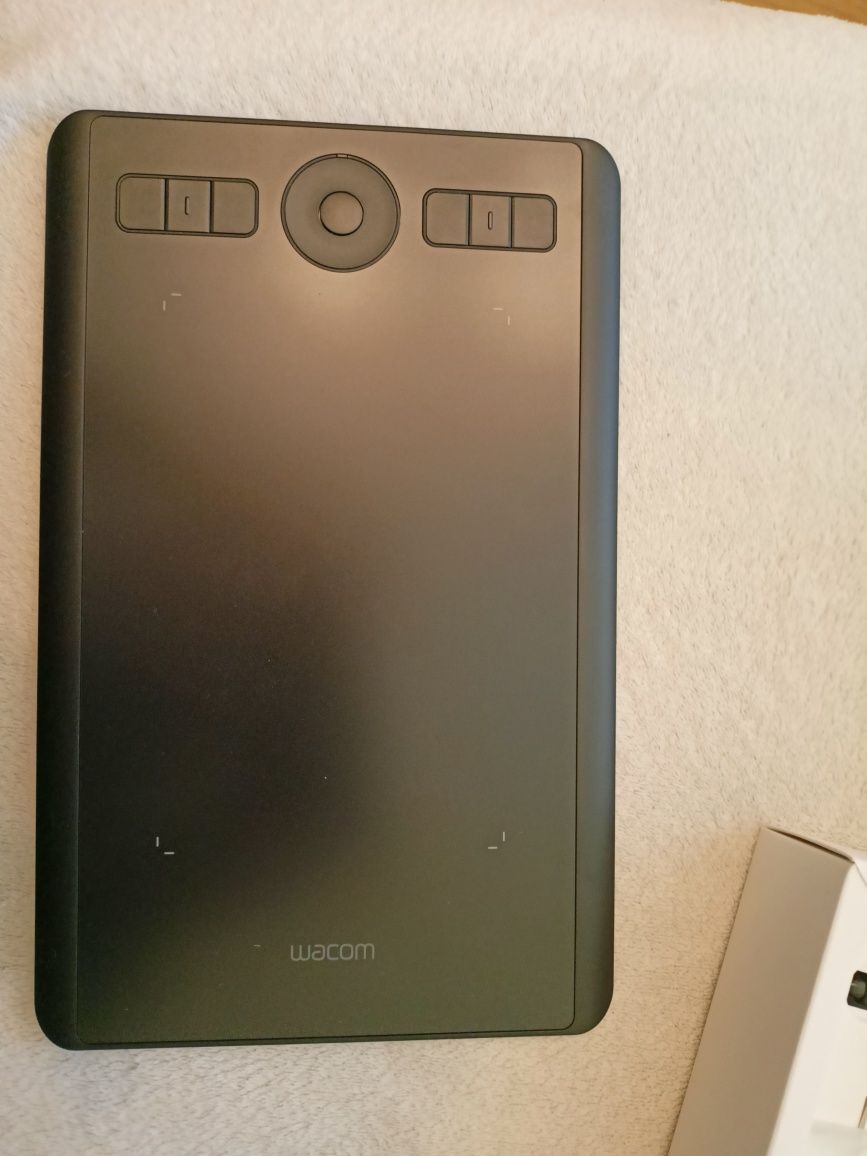 Tablet graficzny Wacom Intuos Pro S nowy