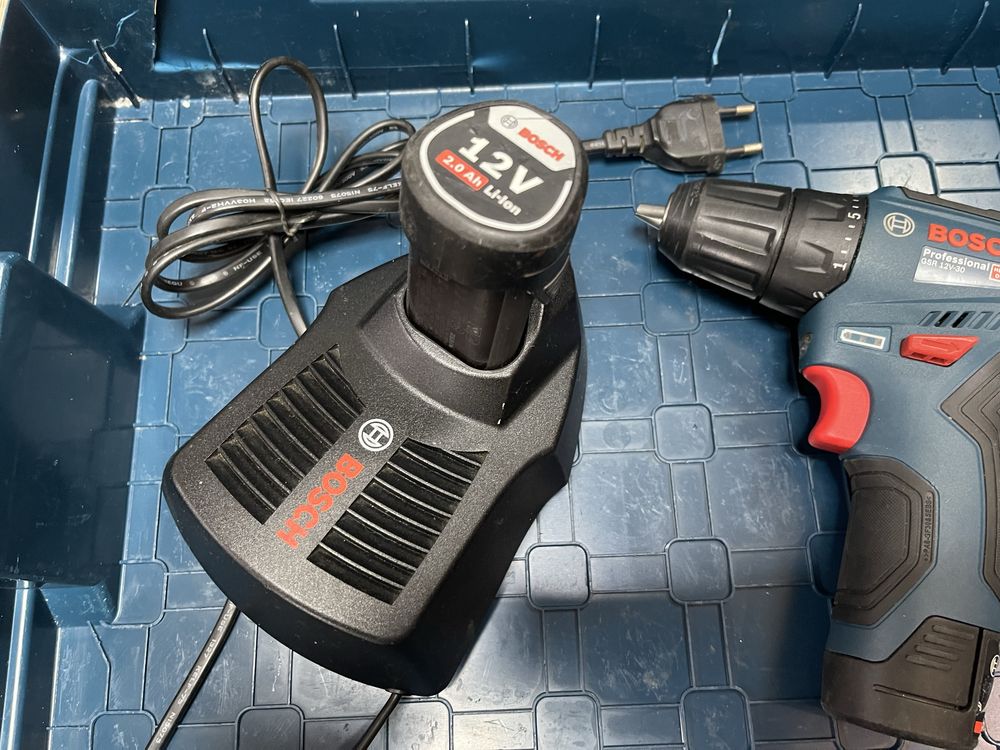 Bosch GSR 12V-30 / безщітковий шуруповерт Бош 12V, комплект