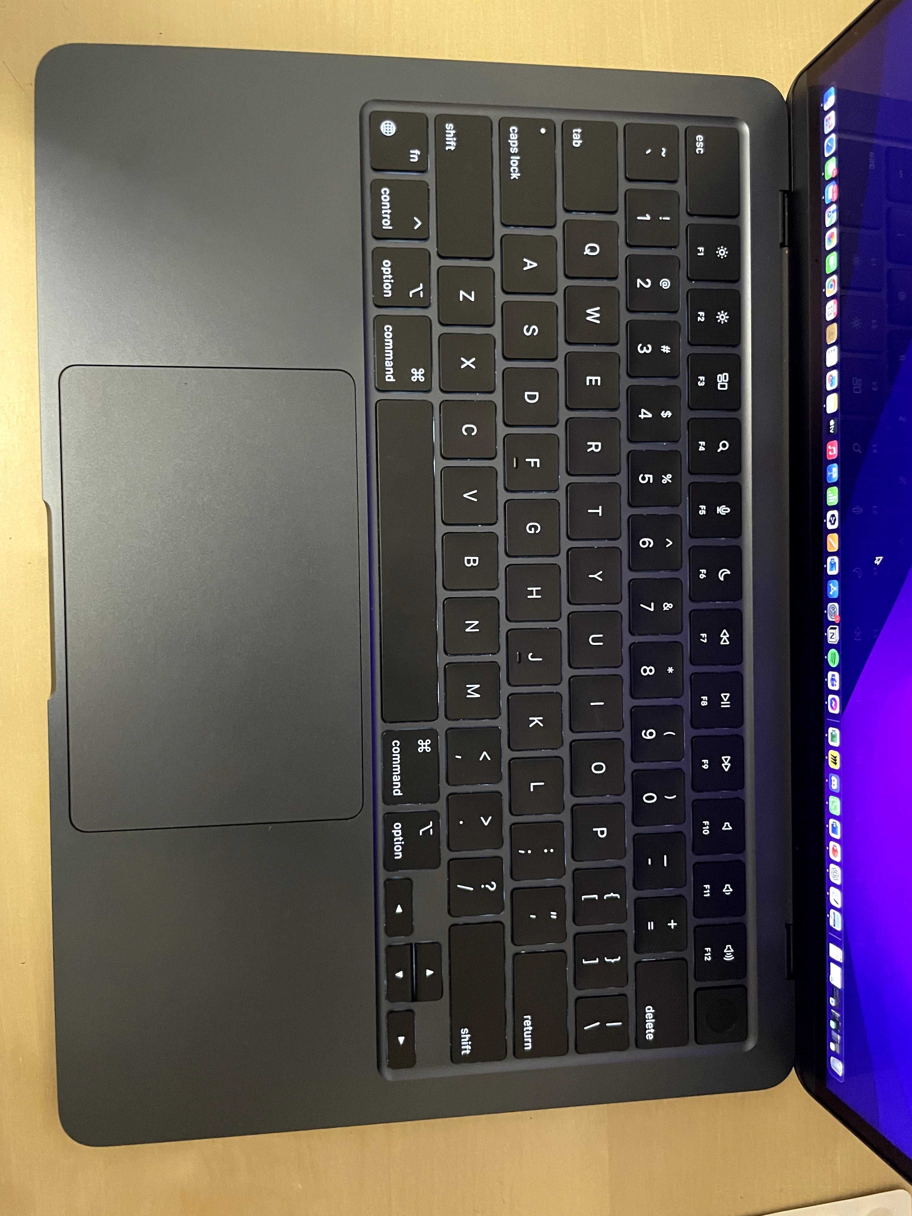 Macbook m3 256gb 2024 Hub USBC Gratis