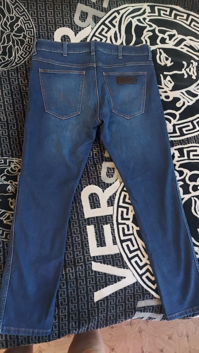 Продам джинсы Lee/Wrangler 1+1