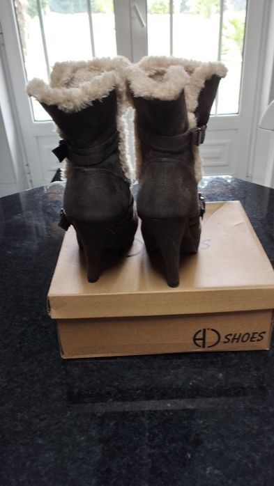 Botins tam. 37, com duas opções de uso