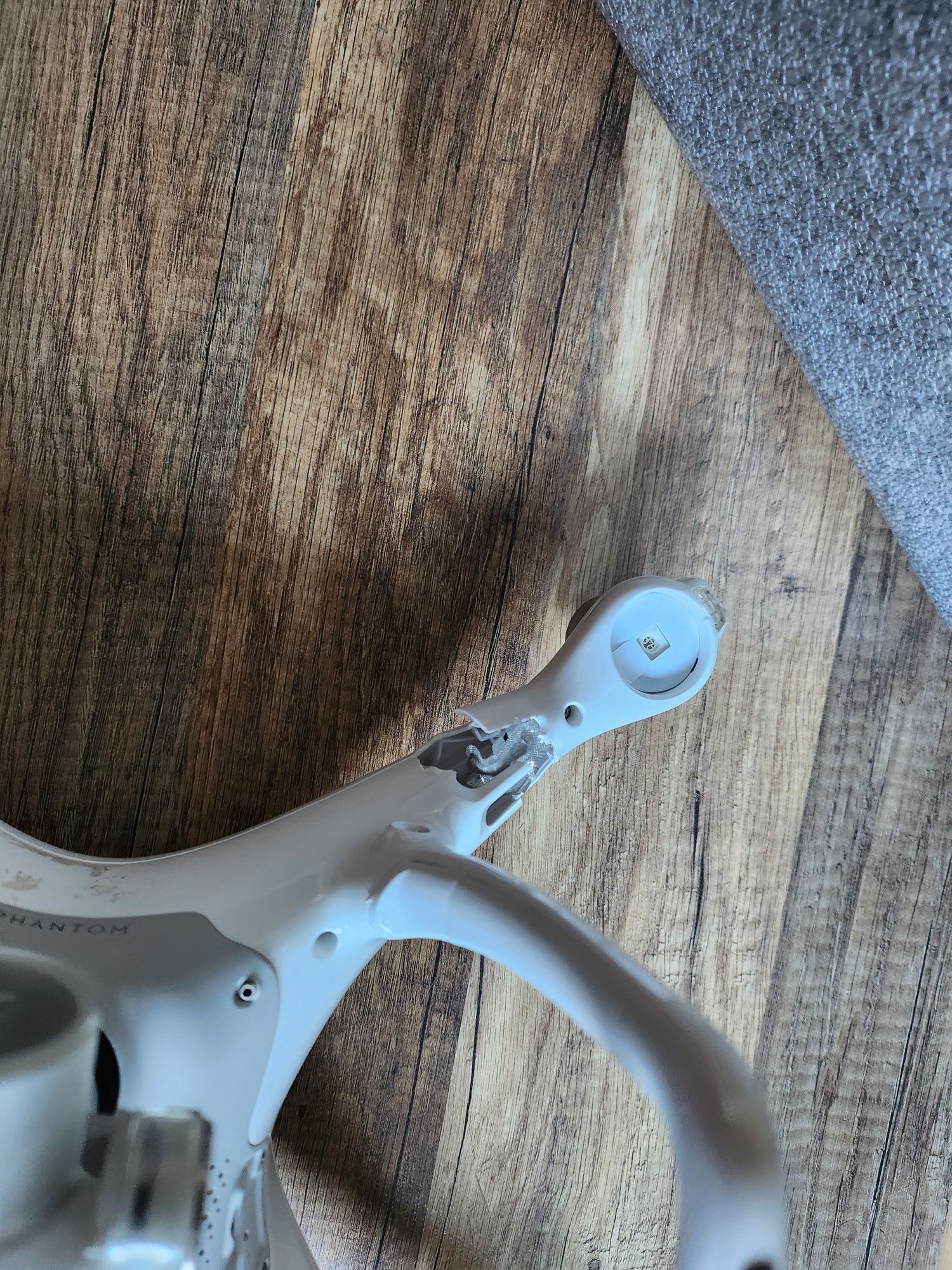 DJI phantom 4.   2 baterie