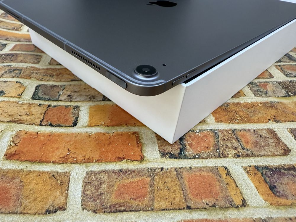 New Ipad Air 13 (M2) 128gb Wi Fi + LTE Space Gray 830$