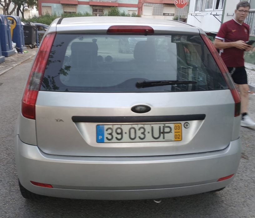 Ford fiesta 5 lugares
