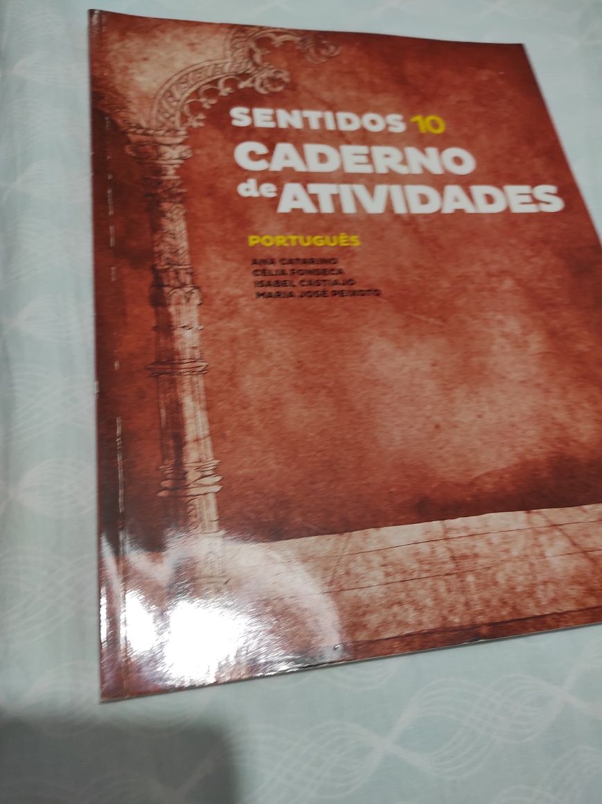 Manual  e caderno de atividades sentidos 10 de português