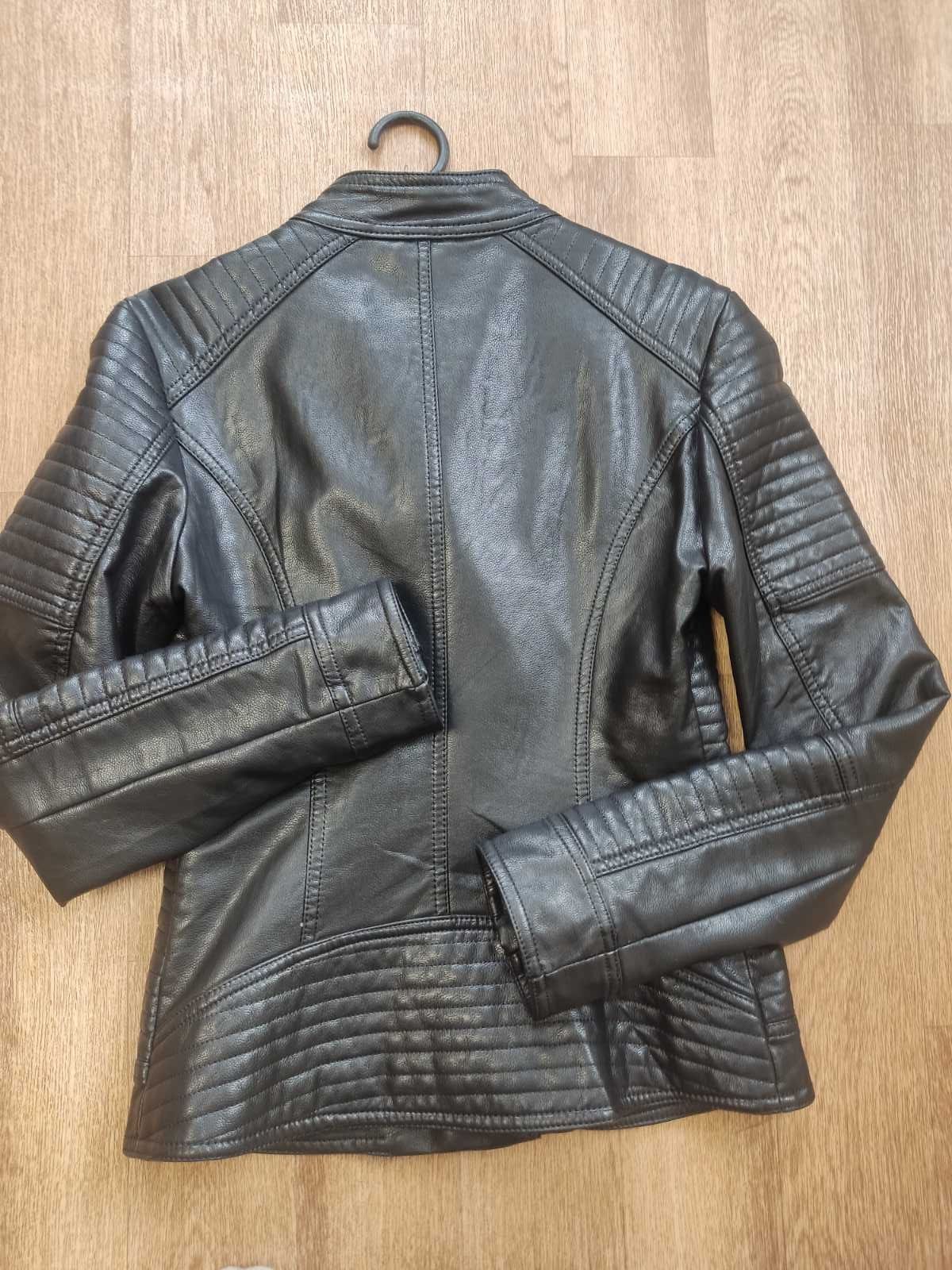 Продам косуху куртку кожанную р. М 42-44 качество люкс