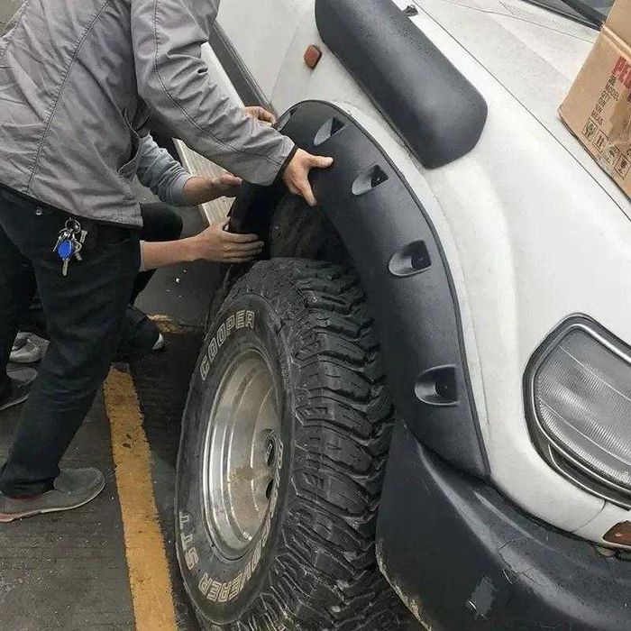 Расширители арок Toyota Land Cruiser 80 (91-97)