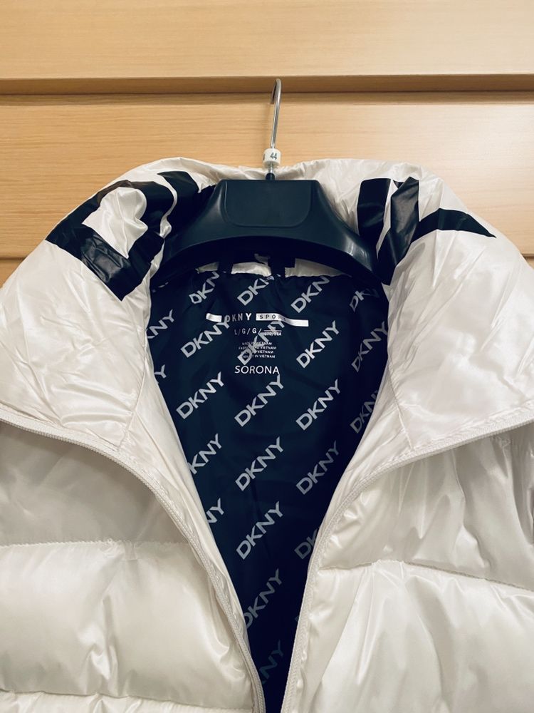 Новая брендовая куртка,пуховик DKNY. Размер XL.