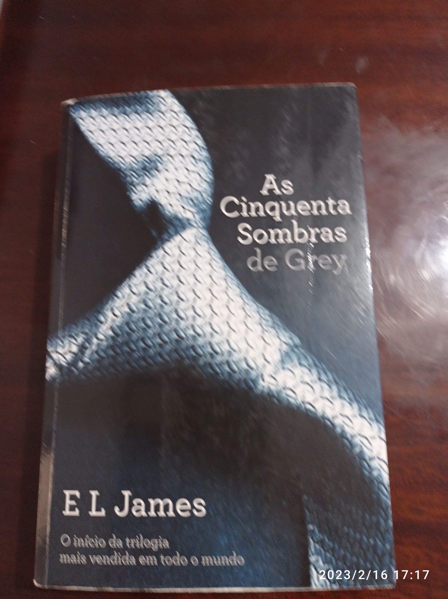 Livro " As cinquenta sombras de Grey"