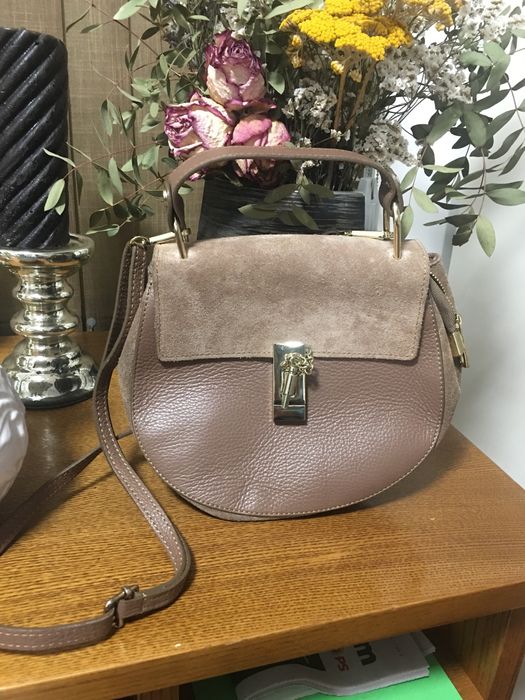 Carteira usada em pele